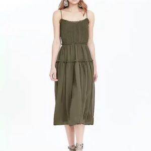 Banana Republic Green Spaghetti Strap Midi dress